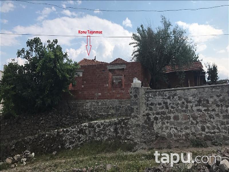 Balıkesir Altıeylül Meryemdere Köyü'nde Bahçeli Kargir Ev ve Ahır