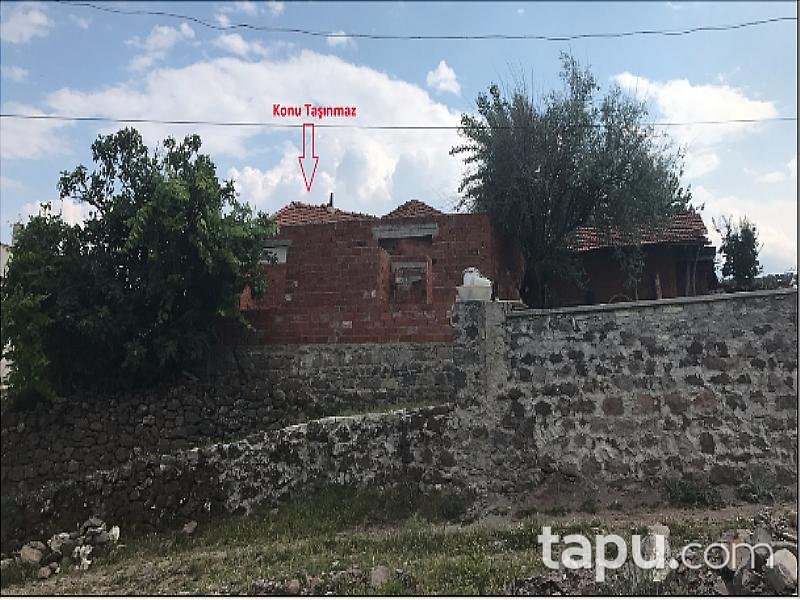 Balıkesir Altıeylül Meryemdere Köyü'nde Bahçeli Kargir Ev ve Ahır