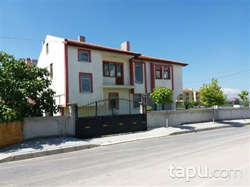 Afyonkarahisar Bolvadin Bademli Mahallesinde 2 Katlı Müstakil Ev