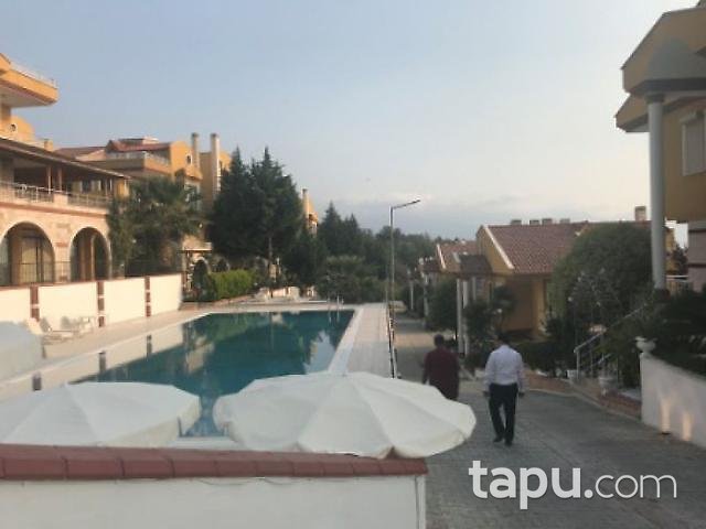 Aydın Kuşadası Soğucak Mahallesinde 296m2 Tripleks Daire