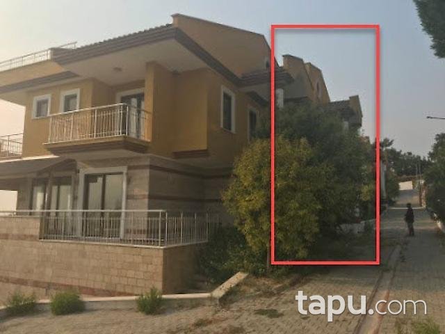 Aydın Kuşadası Soğucak Mahallesinde 296m2 Tripleks Daire