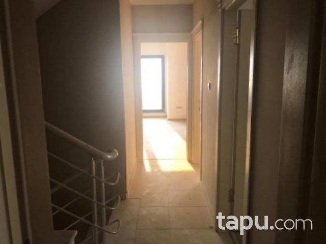 Aydın Kuşadası Soğucak Mahallesinde 296m2 Tripleks Daire
