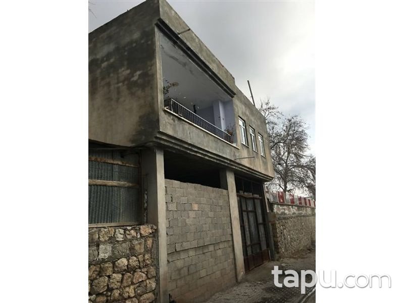 Adıyaman Gerger Kelaşan Mahallesi'nde 323 m2 2 Katlı Bina