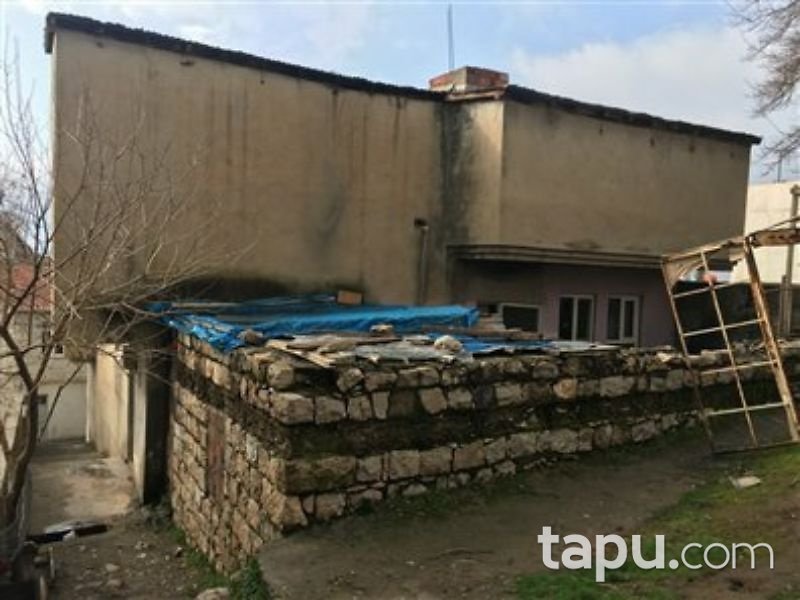 Adıyaman Gerger Kelaşan Mahallesi'nde 323 m2 2 Katlı Bina