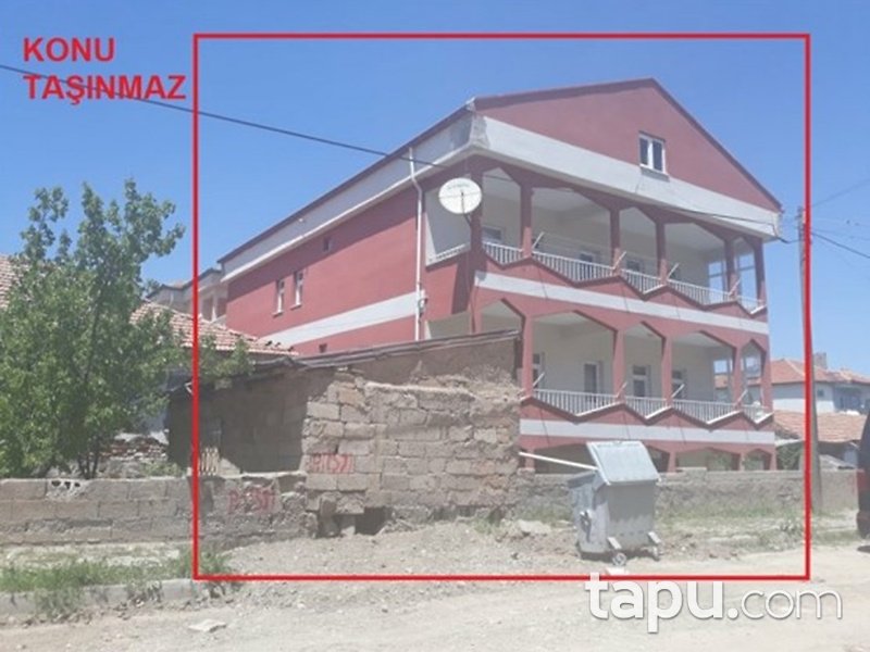Sivas Şarkışla Yıldırım Mahallesinde 3 Katlı Bina