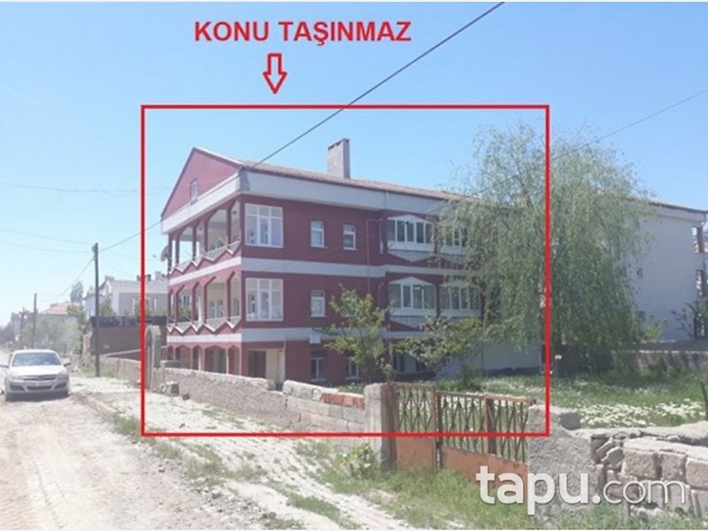 Sivas Şarkışla Yıldırım Mahallesinde 3 Katlı Bina