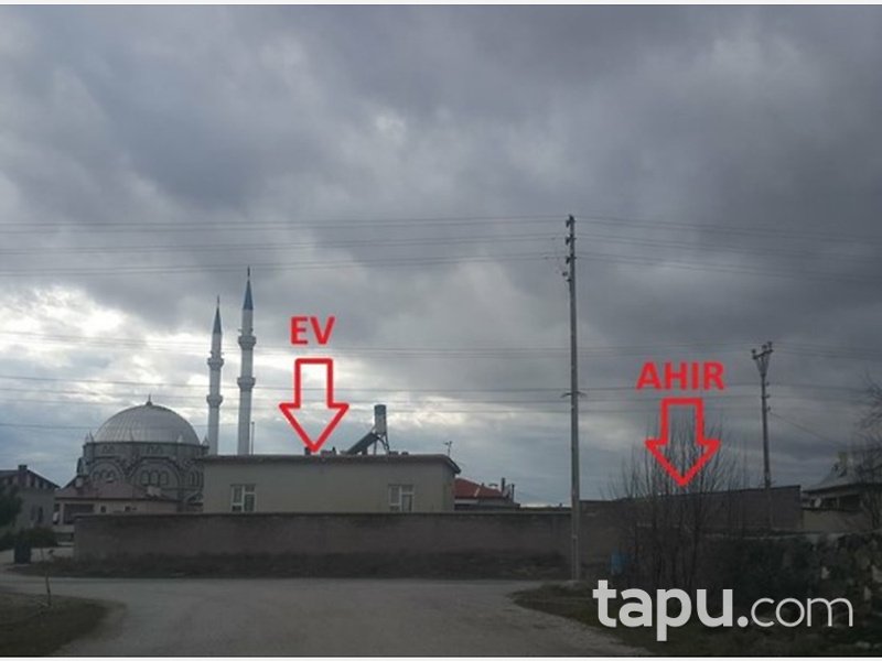 Konya Karapınar Cumhuriyet Mahallesinde 230 m2 Bina