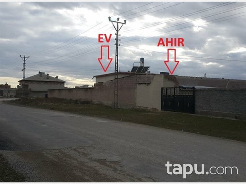 Konya Karapınar Cumhuriyet Mahallesinde 230 m2 Bina