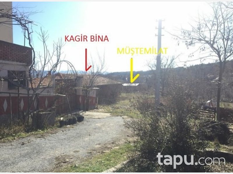 Kütahya Emet Yenice Köyünde Kargir Ev ve Ahır