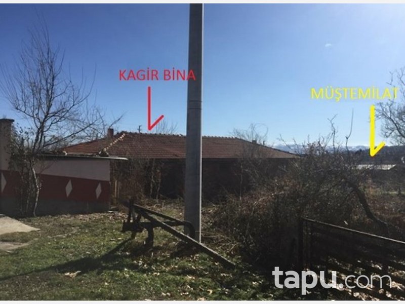 Kütahya Emet Yenice Köyünde Kargir Ev ve Ahır