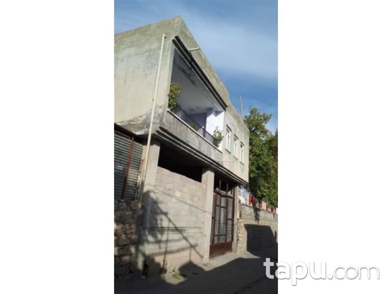Adıyaman Gerger Kelaşan Mahallesi'nde 323 m2 2 Katlı Bina