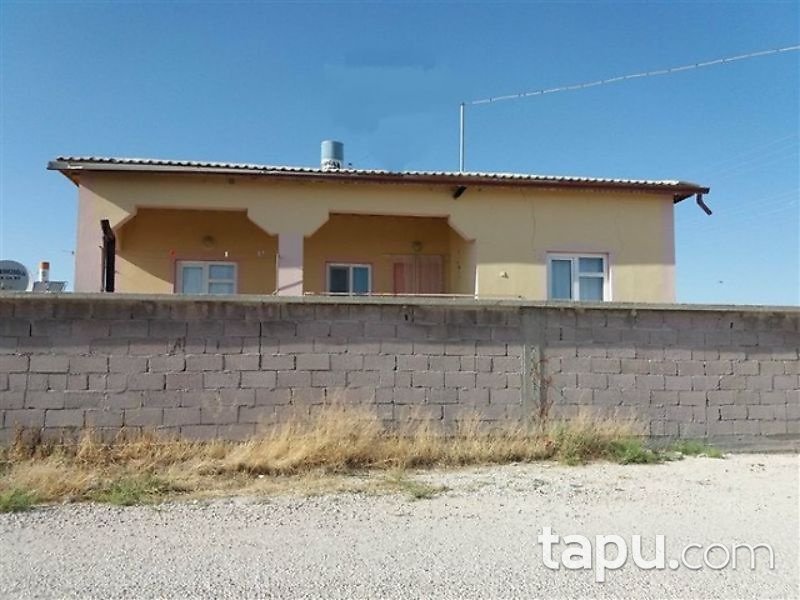 Konya Karapınar Cumhuriyet Mahallesinde 230 m2 Bina