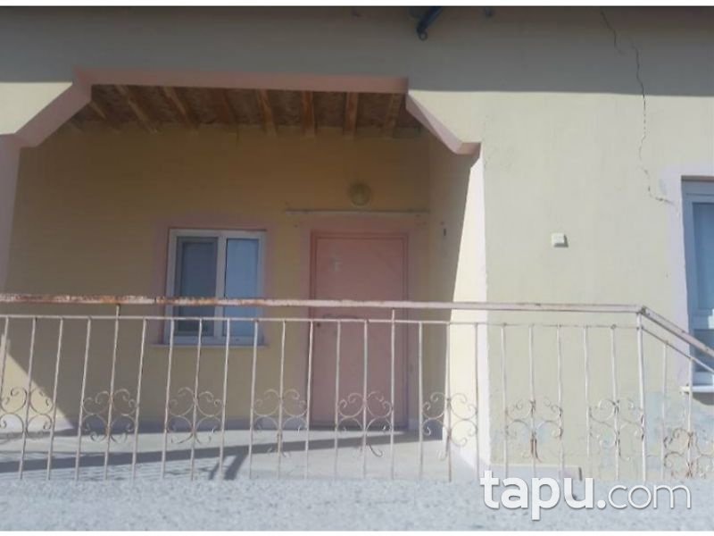 Konya Karapınar Cumhuriyet Mahallesinde 230 m2 Bina