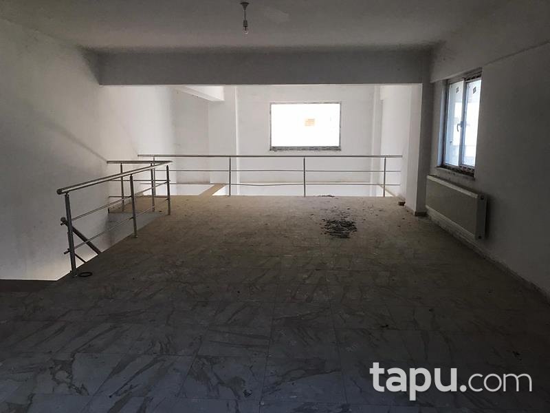 Çanakkale Ezine Camikebir Mahallesi'nde 370 m2 Depolu Dükkan