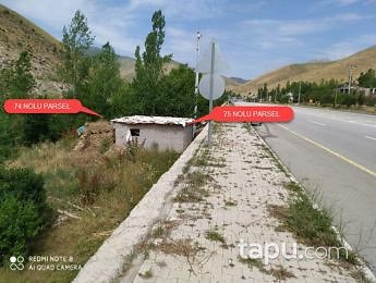 Van Gevaş Kuşluk Mahallesi'nde Kepiç Tek Katlı Ev Ahır ve Bahçesi