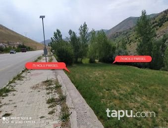 Van Gevaş Kuşluk Mahallesi'nde Kepiç Tek Katlı Ev Ahır ve Bahçesi