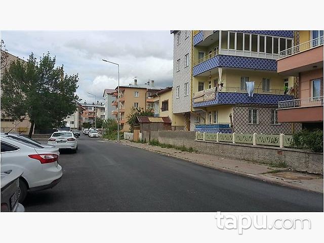 Sivas Merkez Diriliş Mahallesi'nde 223 m2 Kargir Ev ve Arsası