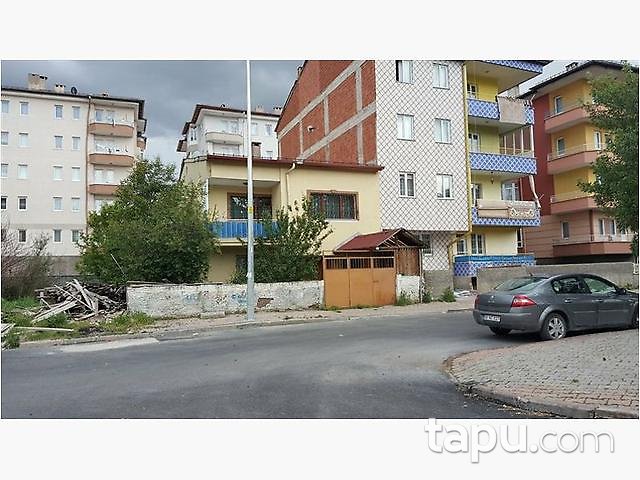 Sivas Merkez Diriliş Mahallesi'nde 223 m2 Kargir Ev ve Arsası