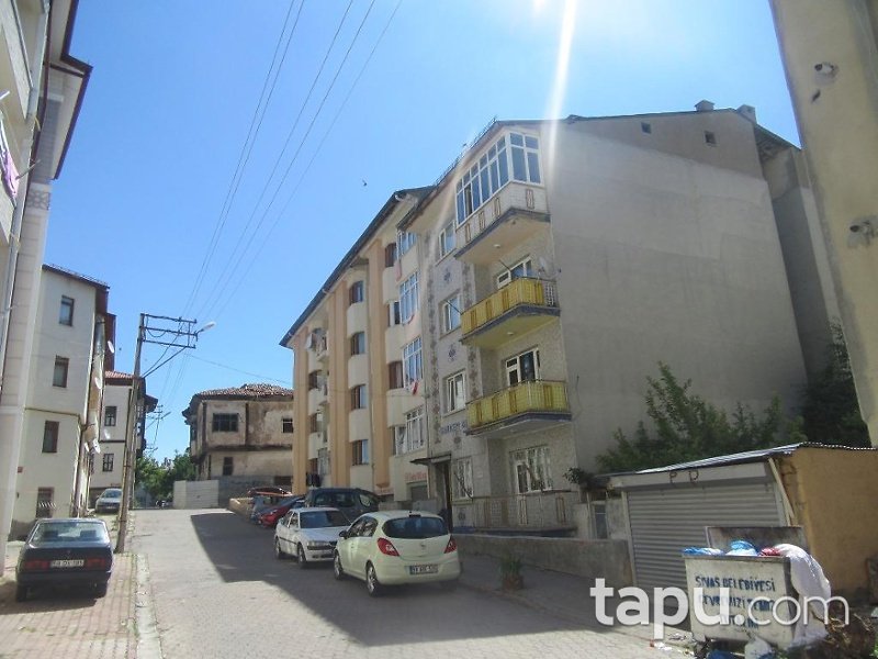Sivas Merkez Akdeğirmen Mahallesi'nde İskanlı 150 m2 Daire