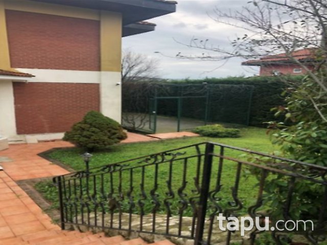 Büyükçekmece Türkoba Tepe Kent Sitesi'nde 5+1 Teraslı Havuzlu Villa