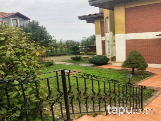 Büyükçekmece Türkoba Tepe Kent Sitesi'nde 5+1 Teraslı Havuzlu Villa