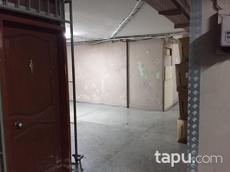 İstanbul Şişli Meşrutiyet Sosko İşmerkezi'nde 83 m2 Dükkan