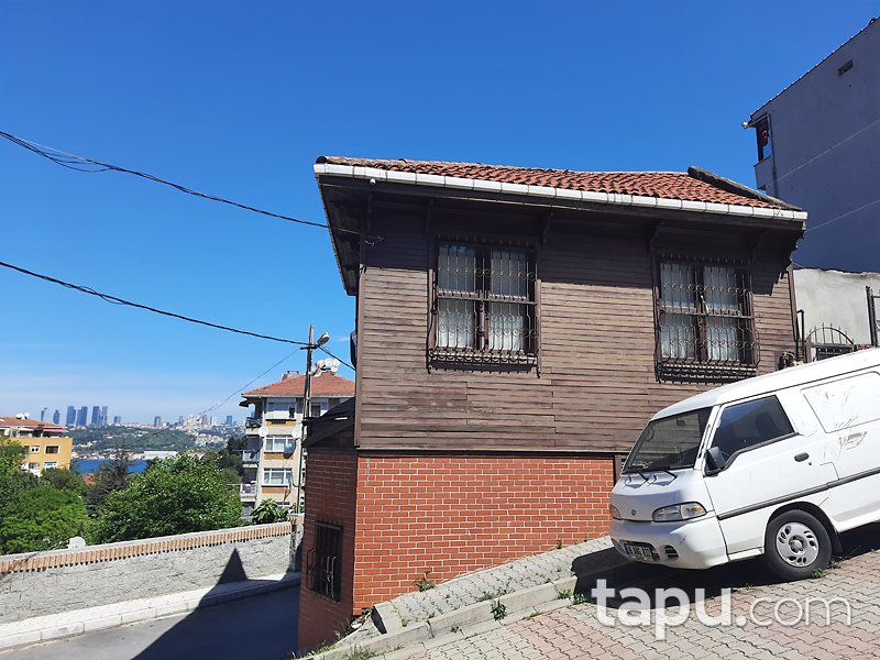 İstanbul Üsküdar İcadiye Mahallesi'nde 138 m2 Bahçeli Ahşap Bina