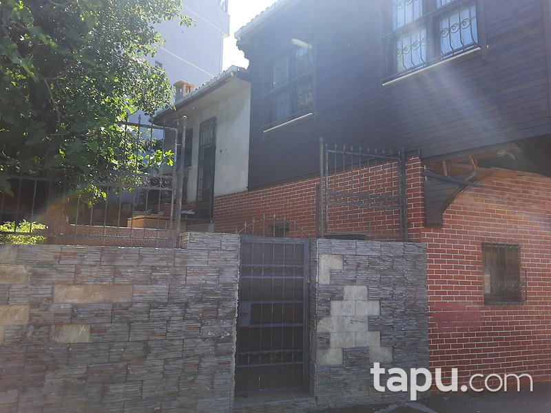 İstanbul Üsküdar İcadiye Mahallesi'nde 138 m2 Bahçeli Ahşap Bina