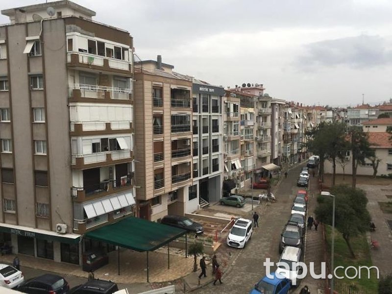 İzmir Karşıyaka Bahariye Mahallesi'nde 3+1 122 m2 İskanlı Daire