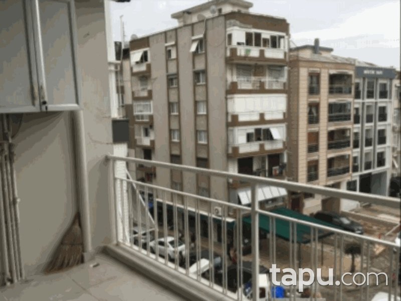 İzmir Karşıyaka Bahariye Mahallesi'nde 3+1 122 m2 İskanlı Daire