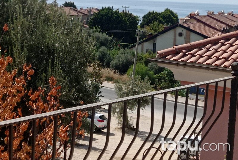 Aydın Kuşadası Hacıfeyzullah Mahallesi Can Evler Sitesi'nde 3+1 Villa