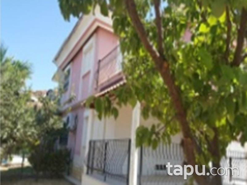 Aydın Kuşadası Hacıfeyzullah Mahallesi Can Evler Sitesi'nde 3+1 Villa