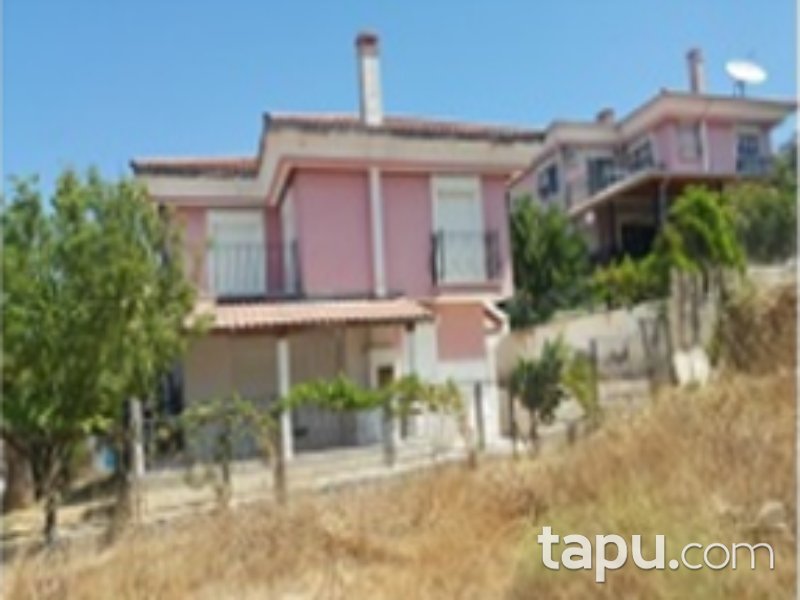 Aydın Kuşadası Hacıfeyzullah Mahallesi Can Evler Sitesi'nde 3+1 Villa