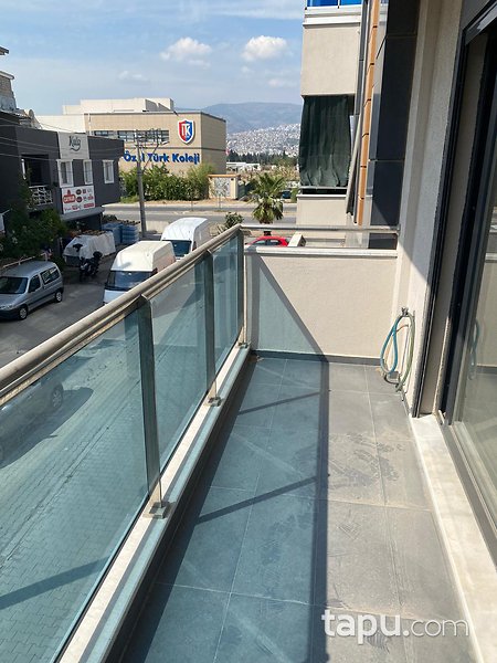 İzmir Bornova Güngör Çolakoğlu Sitesi'nde 1+1 55 m2 Daire