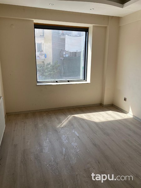 İzmir Bornova Güngör Çolakoğlu Sitesi'nde 1+1 55 m2 Daire