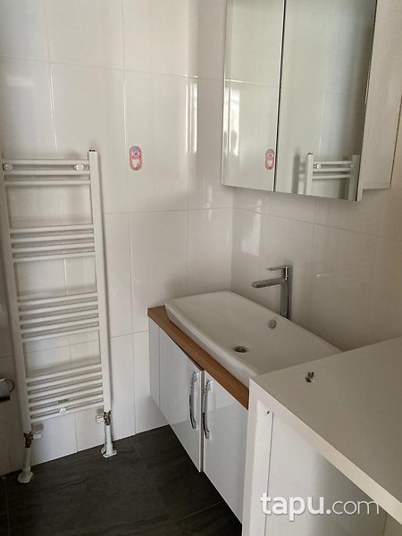 İzmir Bornova Güngör Çolakoğlu Sitesi'nde 1+1 55 m2 Daire