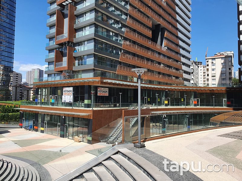 Kadıköy Pırlanta Sitesi'nde Tabela Değeri Yüksek 212 m2 Köşe Dükkan