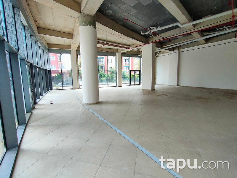 Kadıköy Pırlanta Sitesi'nde Tabela Değeri Yüksek 212 m2 Köşe Dükkan