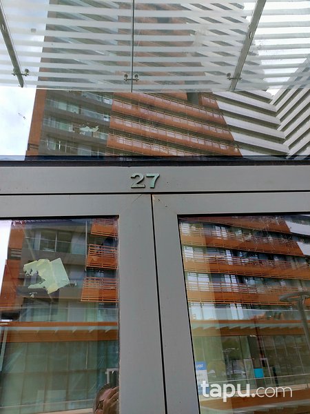 Kadıköy Pırlanta Sitesi'nde Tabela Değeri Yüksek 212 m2 Köşe Dükkan