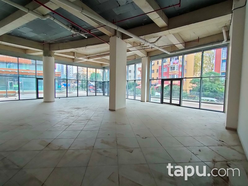 Kadıköy Pırlanta Sitesi'nde Tabela Değeri Yüksek 212 m2 Köşe Dükkan