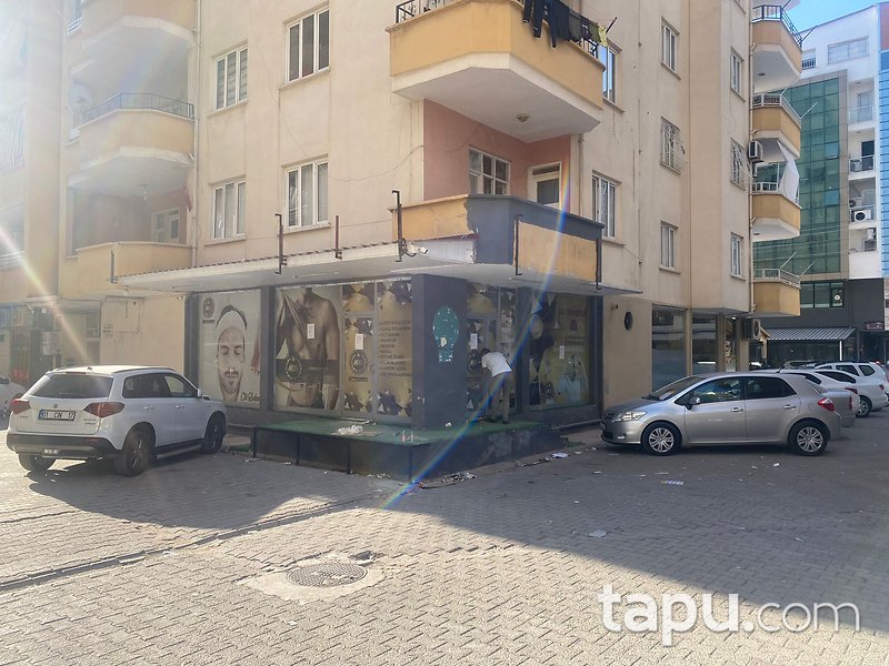 Osmaniye Adnan Menderes Caddesi Safa Evler Sitesi'nde 108 m2 Dükkan