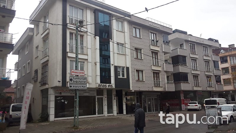 İstanbul Sancaktepe Kemal Türkler Mahallesi'nde 86 m2 Depolu Dükkan