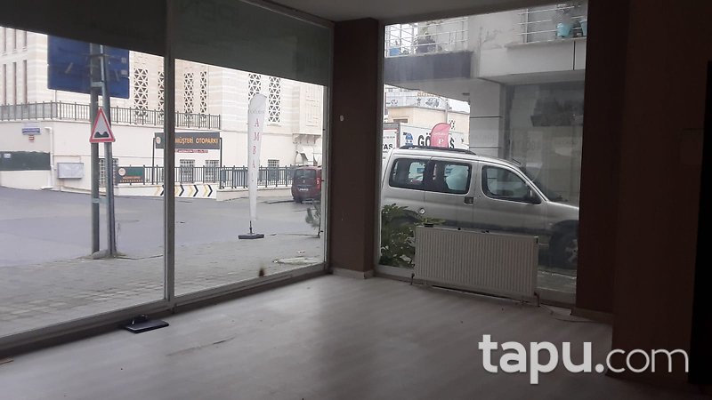 İstanbul Sancaktepe Kemal Türkler Mahallesi'nde 86 m2 Depolu Dükkan