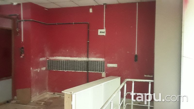 İstanbul Sancaktepe Kemal Türkler Mahallesi'nde 157 m2 Depolu Dükkan