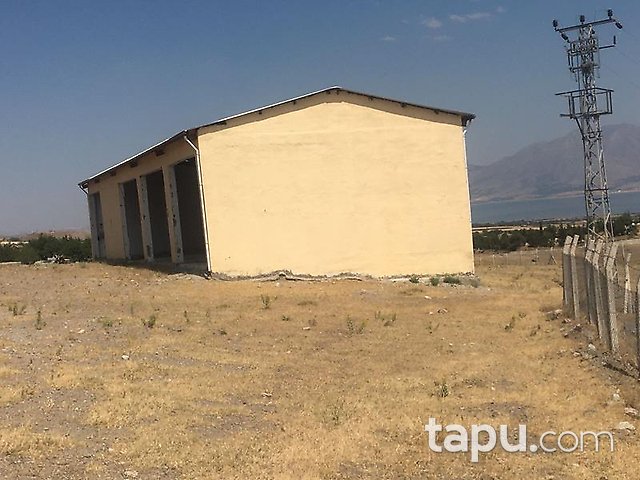 Elazığ Merkez Sedeftepe Mahallesi'nde Bina ve 10 Dönüm Arazi