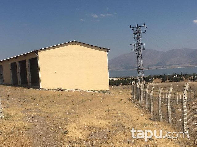 Elazığ Merkez Sedeftepe Mahallesi'nde Bina ve 10 Dönüm Arazi