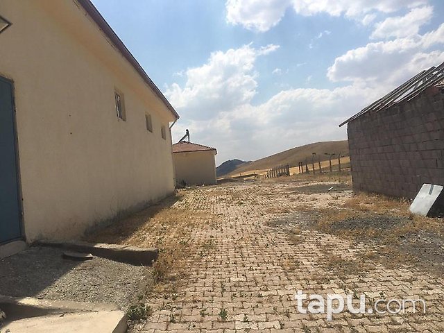 Elazığ Merkez Sedeftepe Mahallesi'nde Bina ve 10 Dönüm Arazi