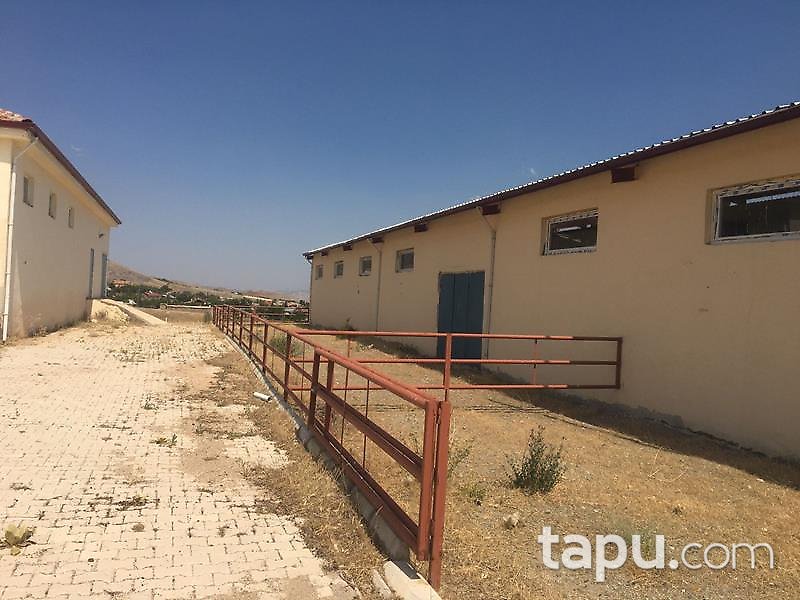 Elazığ Merkez Sedeftepe Mahallesi'nde Bina ve 10 Dönüm Arazi