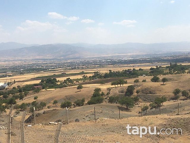 Elazığ Merkez Sedeftepe Mahallesi'nde Bina ve 10 Dönüm Arazi