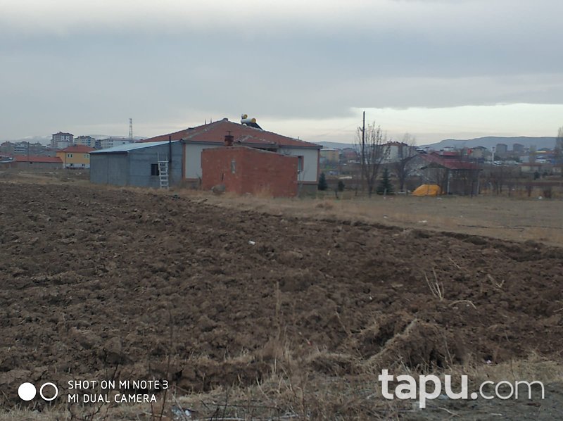 Sivas Altınyayla Rıfatöçten Mahallesi'nde 3+1 173 m2 Ev ve Arsası
